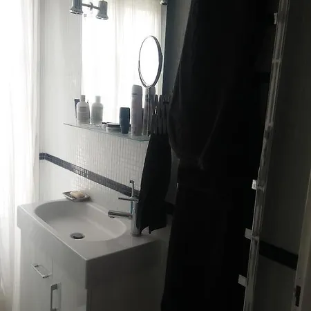 Apartment Sous Les Toits A Trocadero Paris